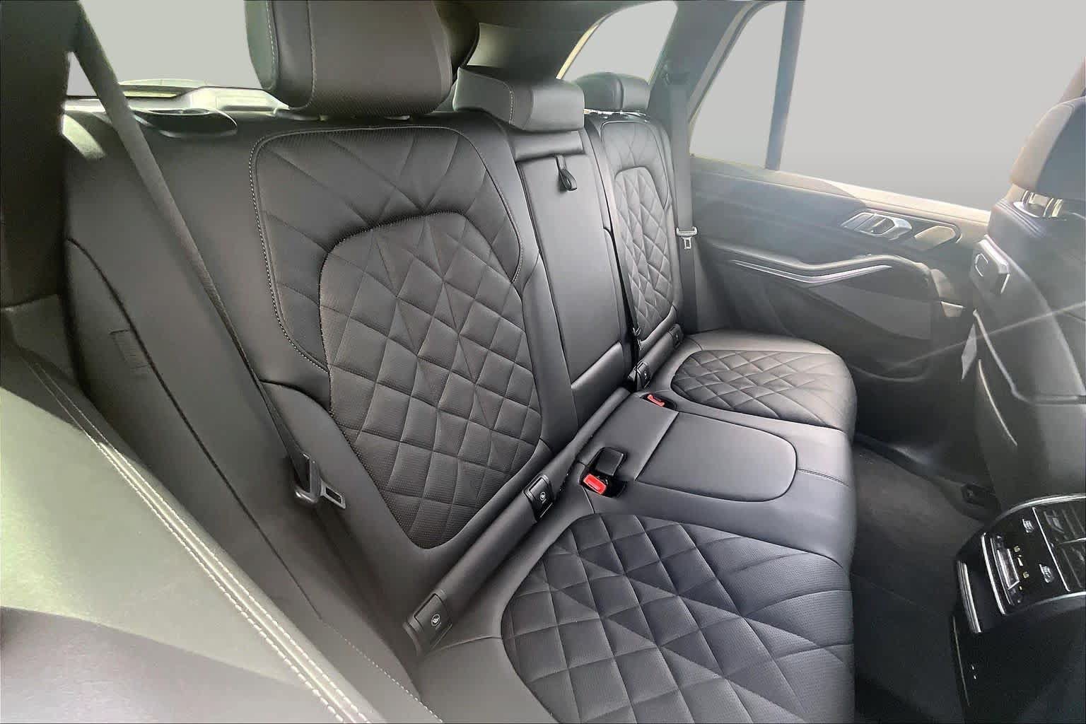 Used 2026 BMW X5 sDrive40i w/ M Sport Package RWD image 19