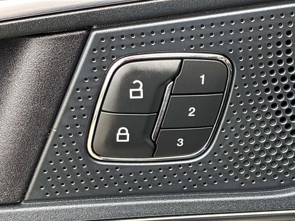 Used 2019 Ford Edge Titanium w/ Equipment Group 301A AWD/4WD image 26