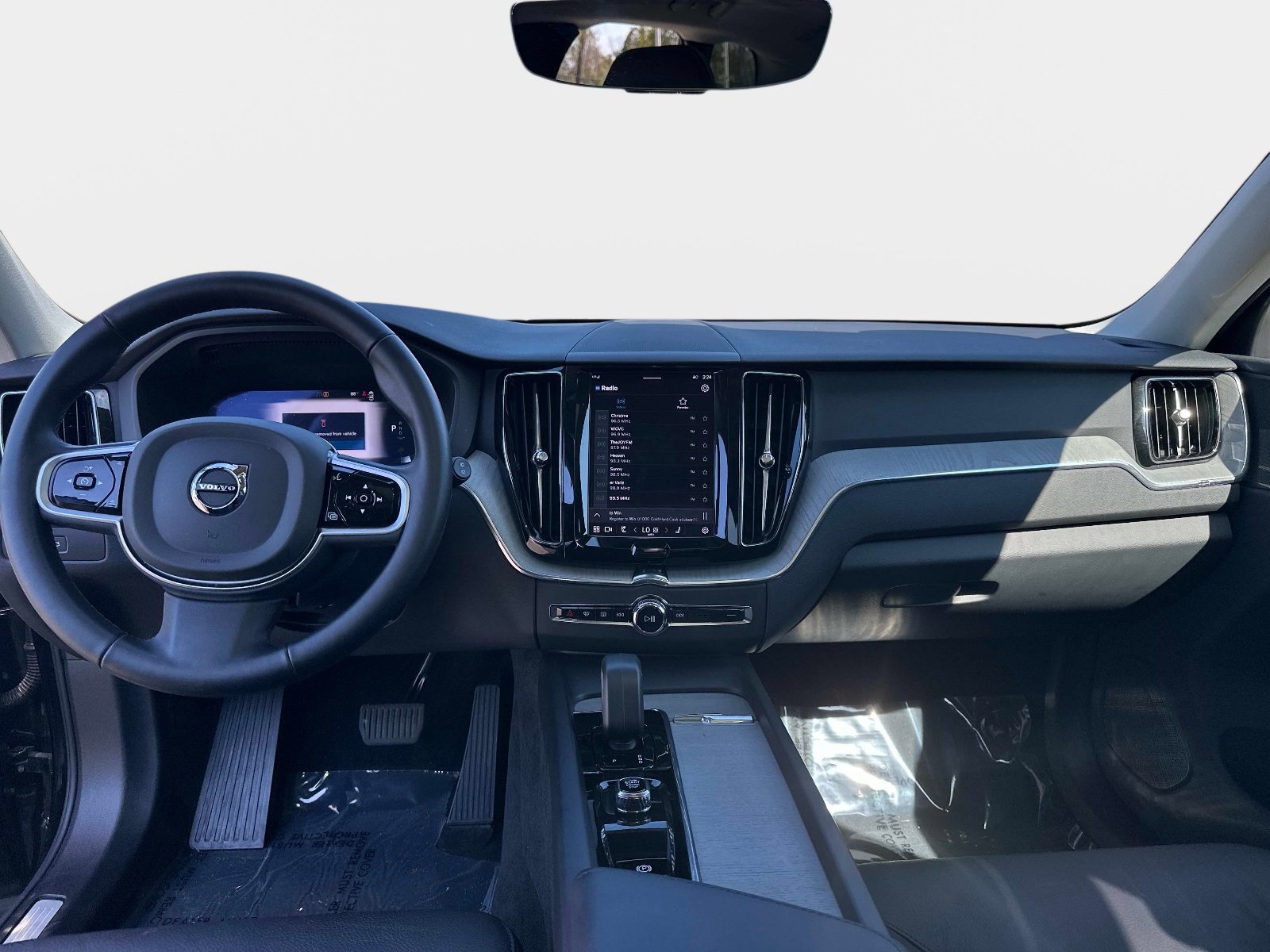 Certified 2025 Volvo XC60 B5 Plus image 15