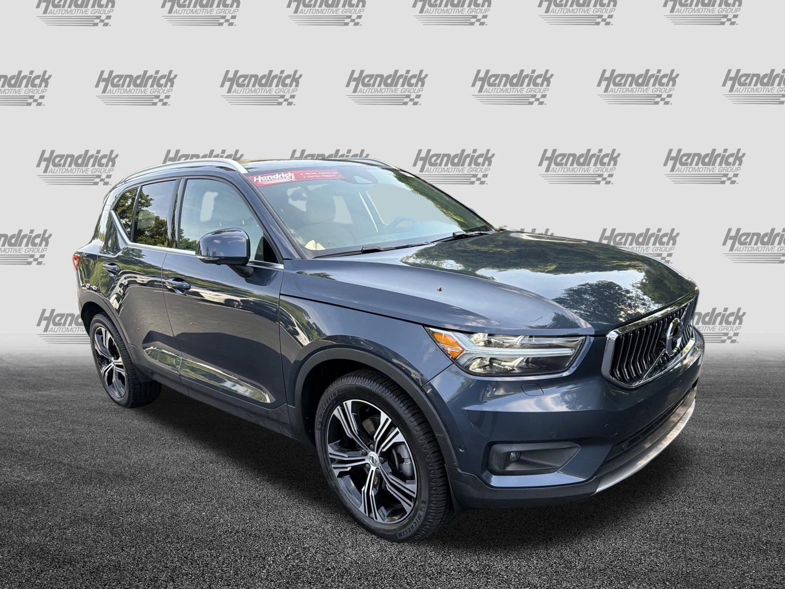 Certified 2022 Volvo XC40 T5 Inscription w/ Advanced Package AWD/4WD image 2