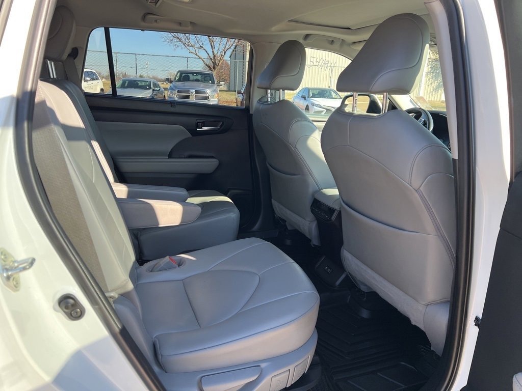 Used 2020 Toyota Highlander XLE image 7