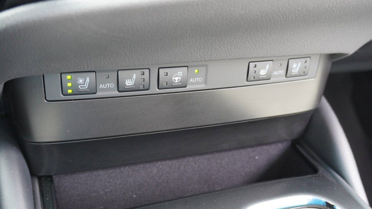 Certified 2023 Lexus ES 350 w/ Premium Package image 19