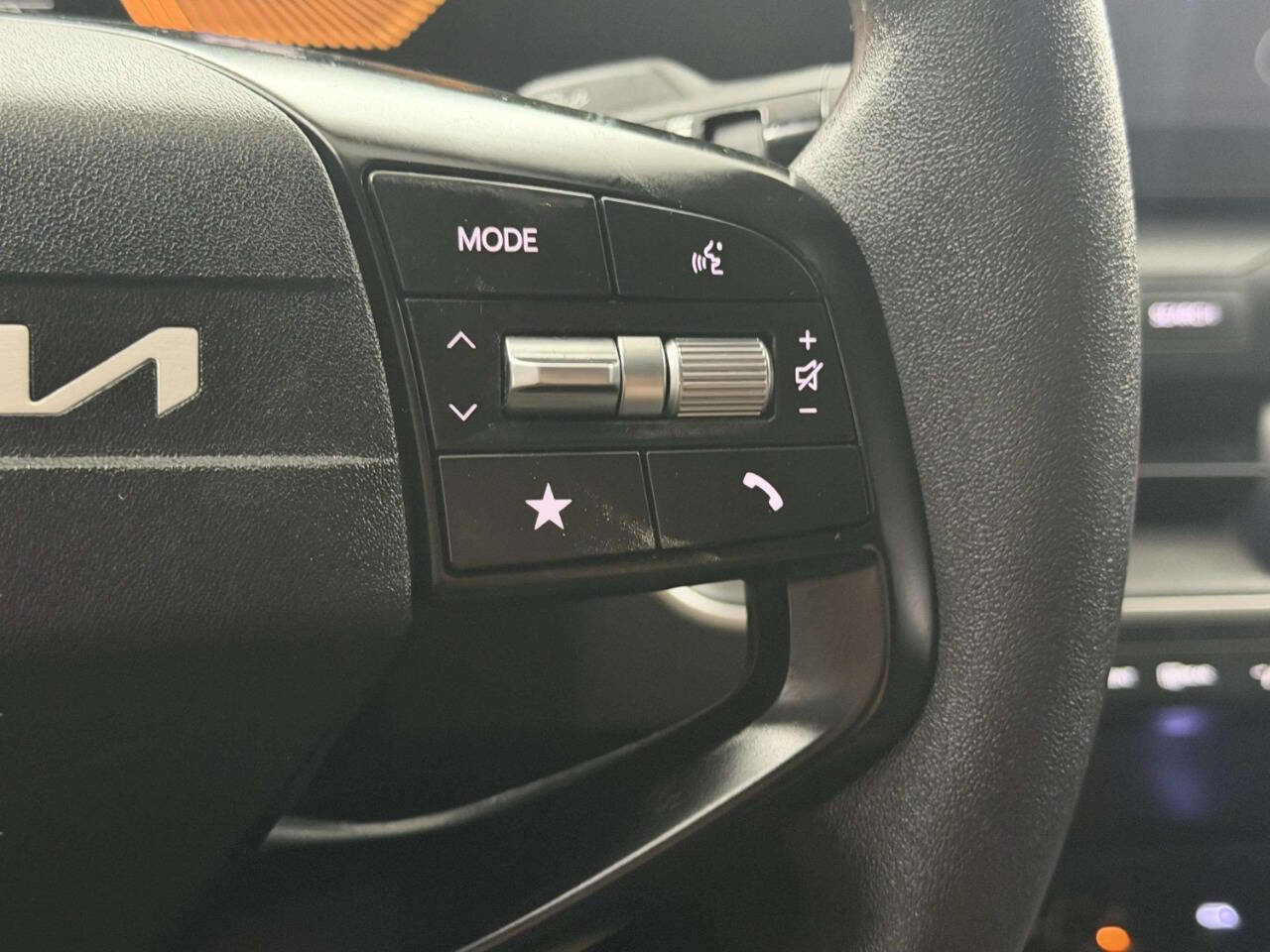 Used 2025 Kia K4 image 32