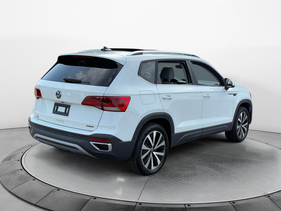 Used 2023 Volkswagen Taos SE w/ Panoramic Sunroof Package AWD/4WD image 7
