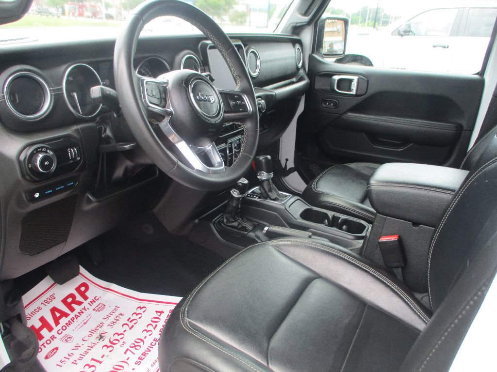 Used 2023 Jeep Wrangler Sahara image 4