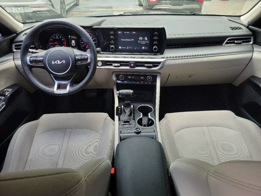 Used 2022 Kia K5 LXS FWD image 3