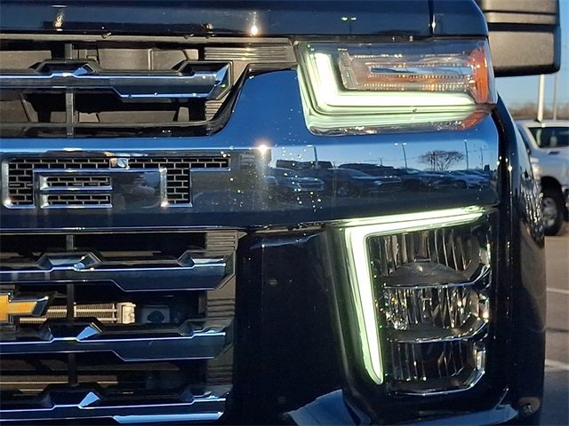 Used 2021 Chevrolet Silverado 2500 LTZ w/ LTZ Plus Package image 9