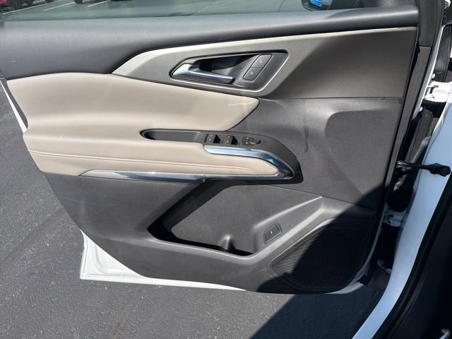 Certified 2026 Chevrolet Traverse LT w/ Driver Confidence Package FWD image 10