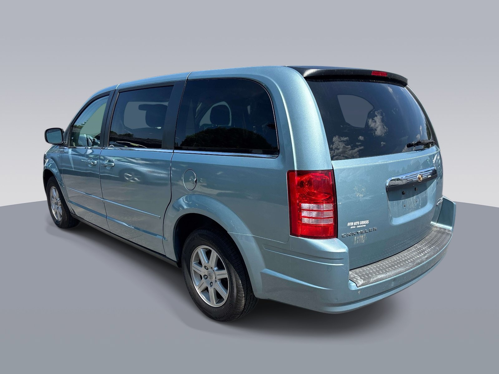 Used 2010 Chrysler Town & Country LX w/ PWR Convenience Group FWD image 5