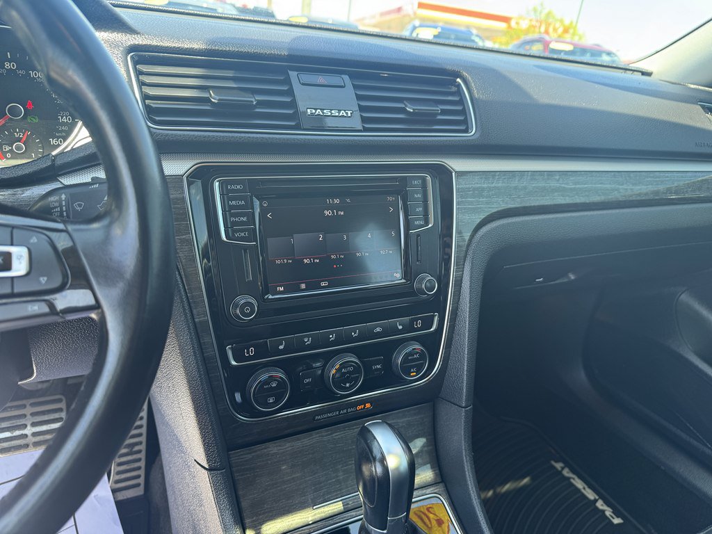 Used 2018 Volkswagen Passat 2.0T SEL Premium FWD image 25
