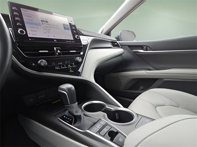 Used 2022 Toyota Camry XLE image 25