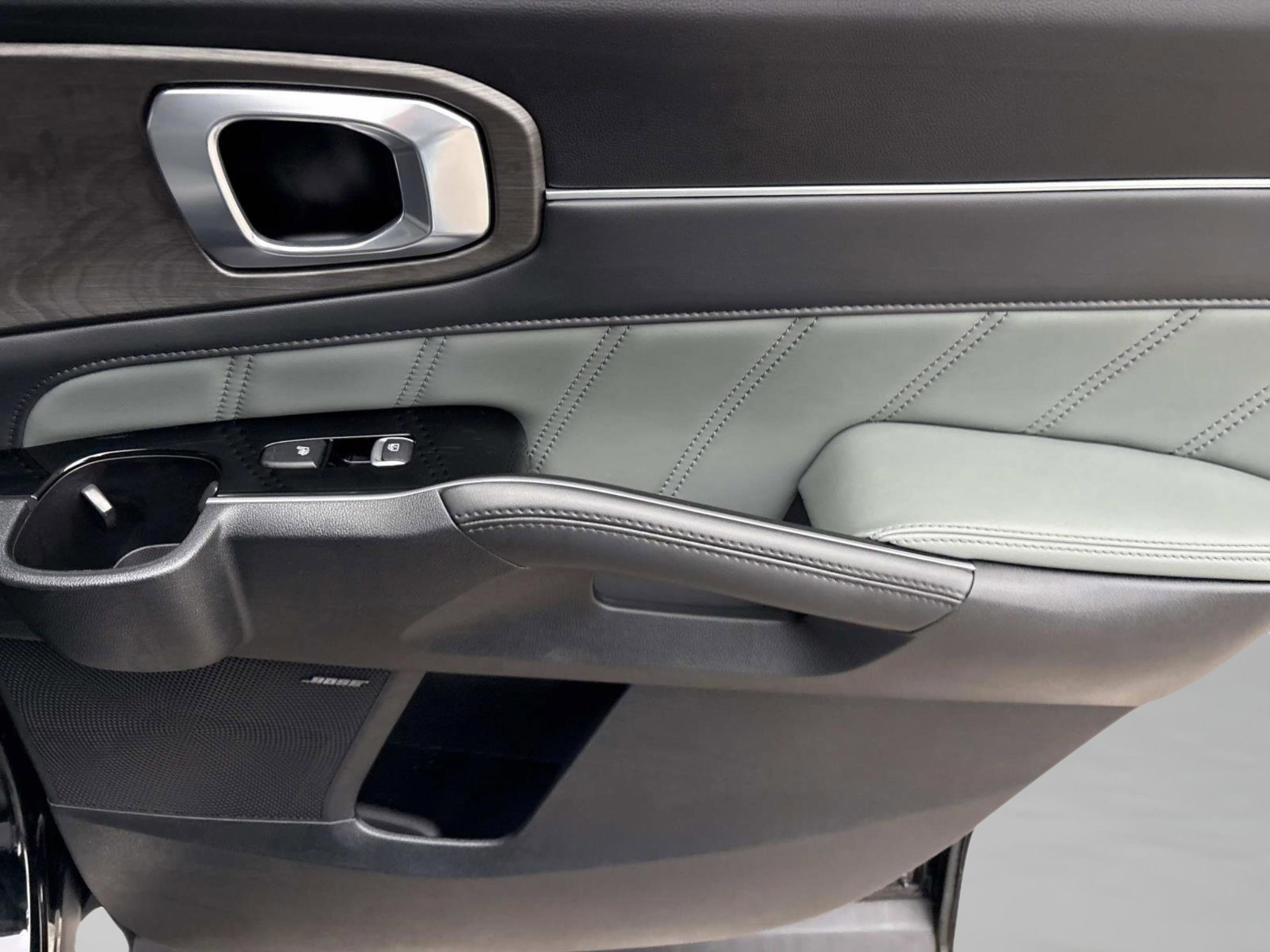 Used 2025 Kia Sorento SX Prestige w/ Sage Leather Package image 30