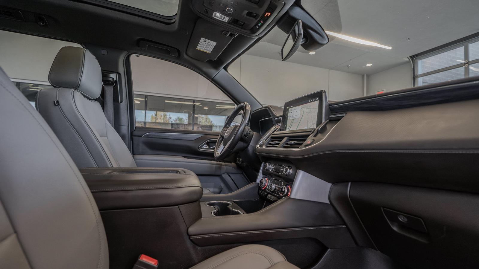 Used 2022 GMC Yukon SLT w/ SLT Premium Package AWD/4WD image 17
