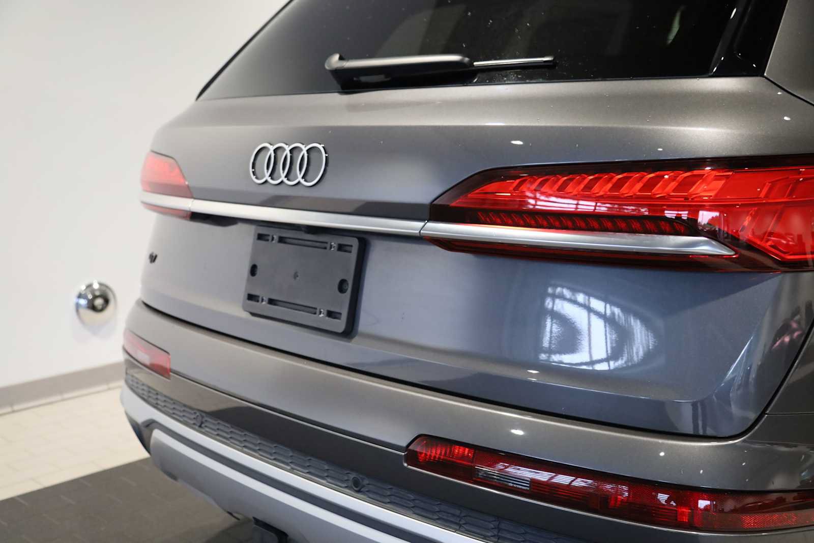 Used 2025 Audi Q7 3.0T Prestige w/ Prestige Package AWD/4WD image 14