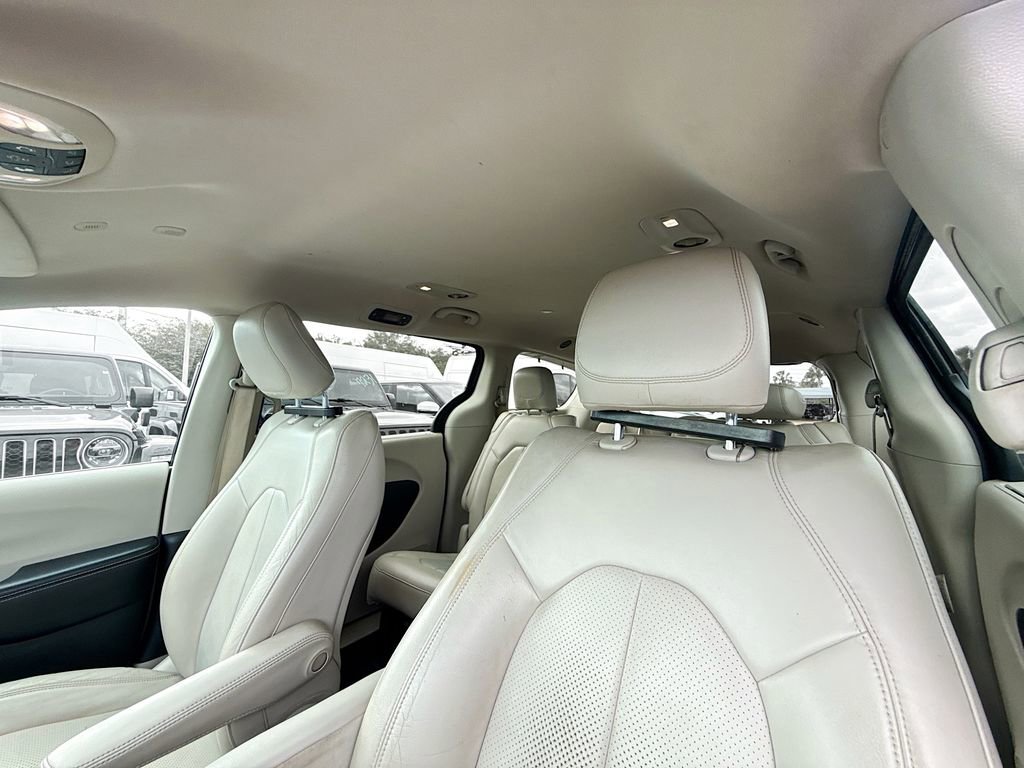 Used 2020 Chrysler Pacifica Touring-L w/ Advanced Safetytec Group FWD image 23
