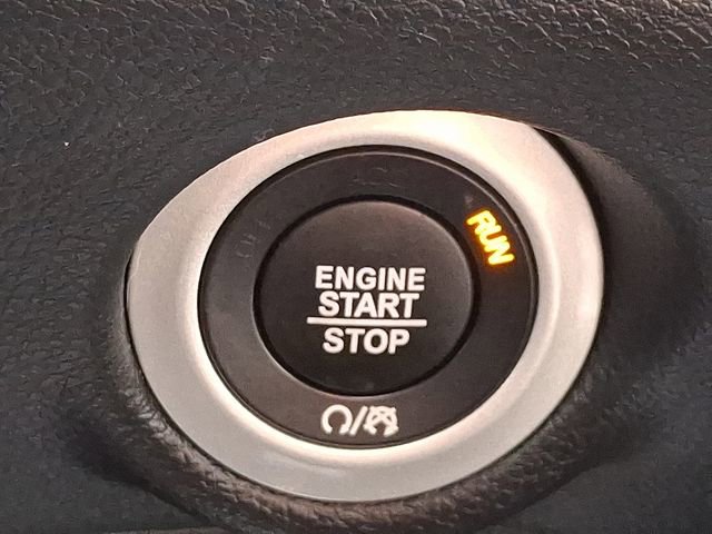 Used 2025 Chrysler Pacifica Select image 24