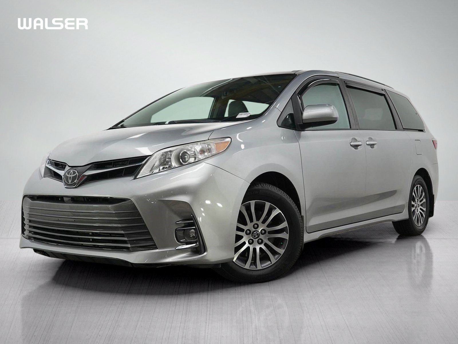 Used 2020 Toyota Sienna XLE w/ XLE Navigation Package FWD image 1