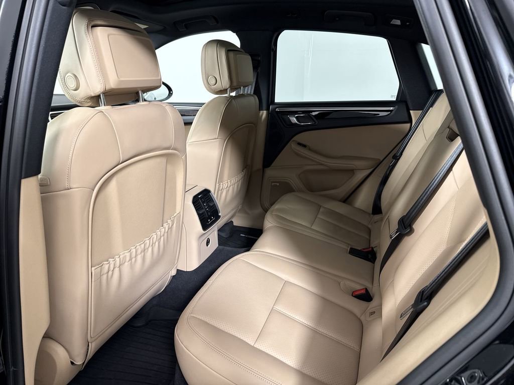 Certified 2025 Porsche Macan image 26