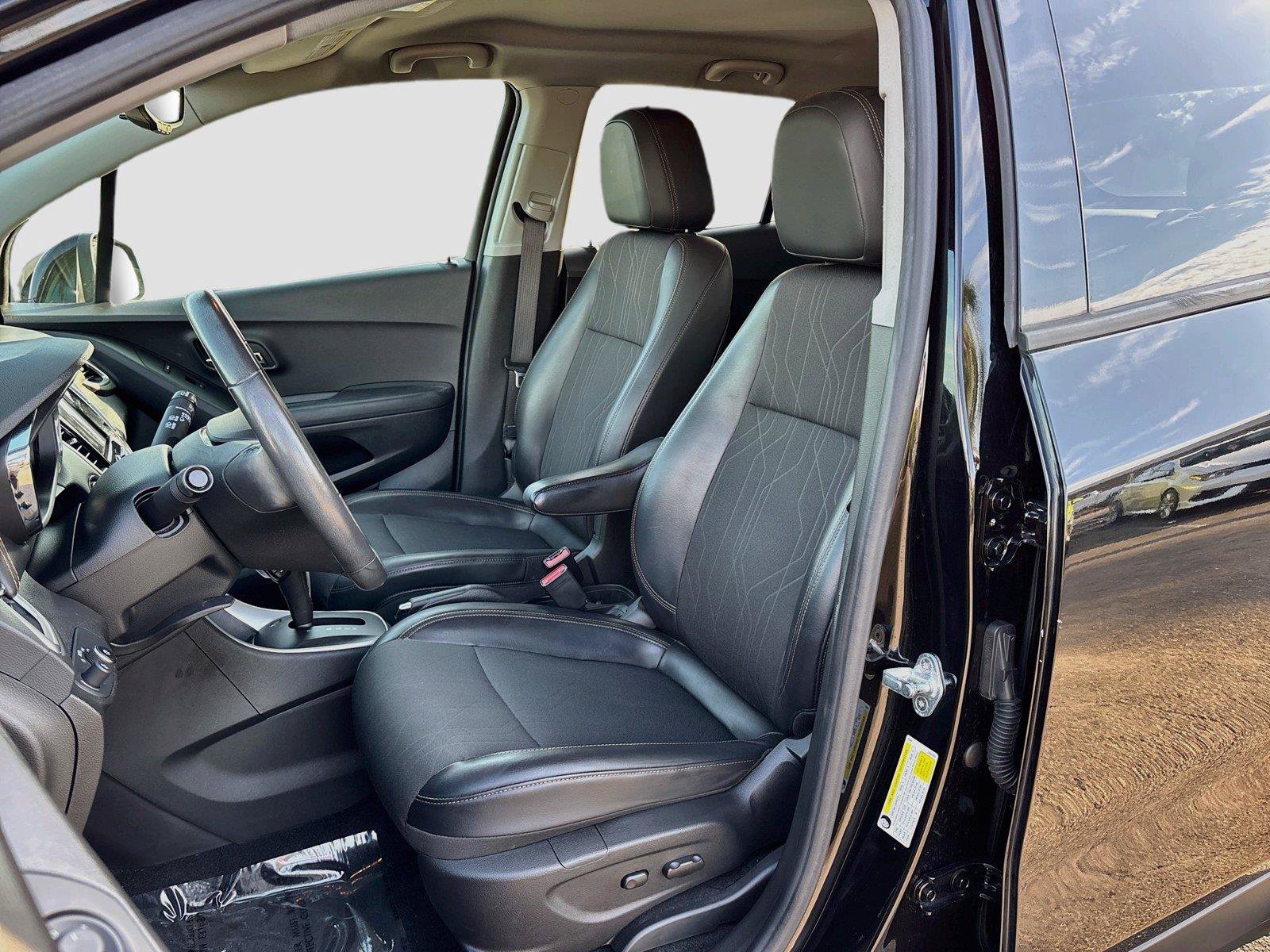 Used 2020 Chevrolet Trax LT w/ Redline Edition FWD image 19
