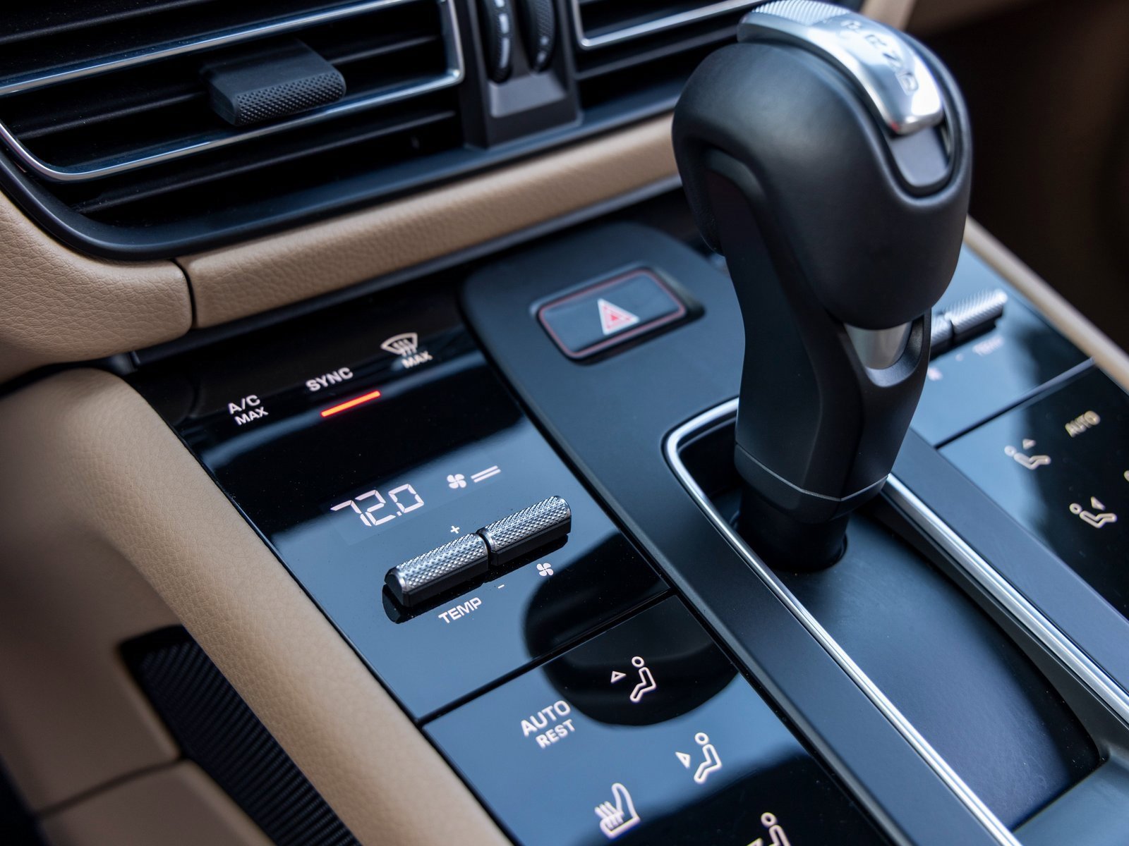 Certified 2025 Porsche Macan image 35