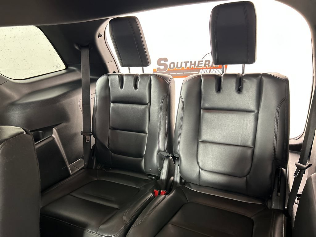 Used 2018 Ford Explorer XLT w/ Equipment Group 202A FWD image 19