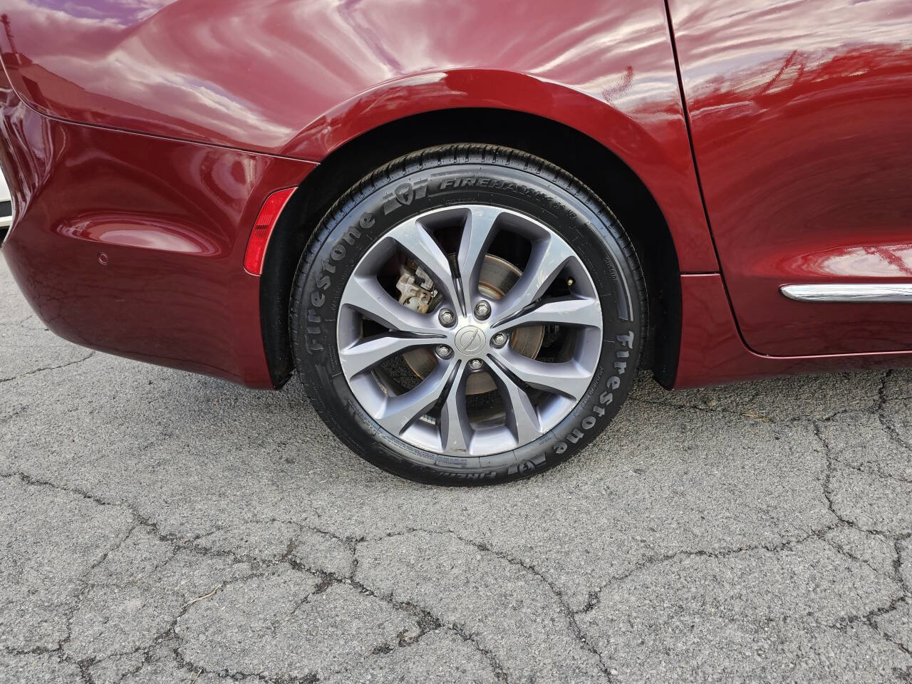 Used 2019 Chrysler Pacifica Limited w/ Tire & Wheel Group image 5