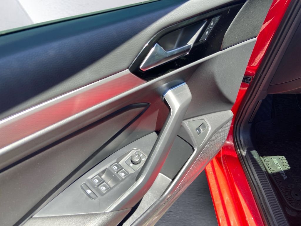 Used 2019 Volkswagen Jetta R-Line FWD image 11