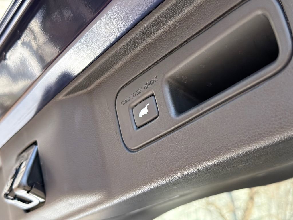 Certified 2025 Honda Pilot Touring image 9