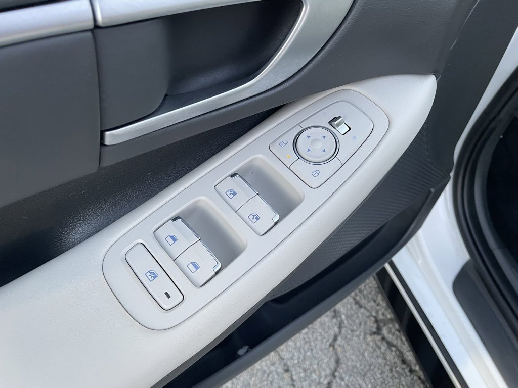 Used 2024 Hyundai Sonata SEL w/ Convenience Package image 12