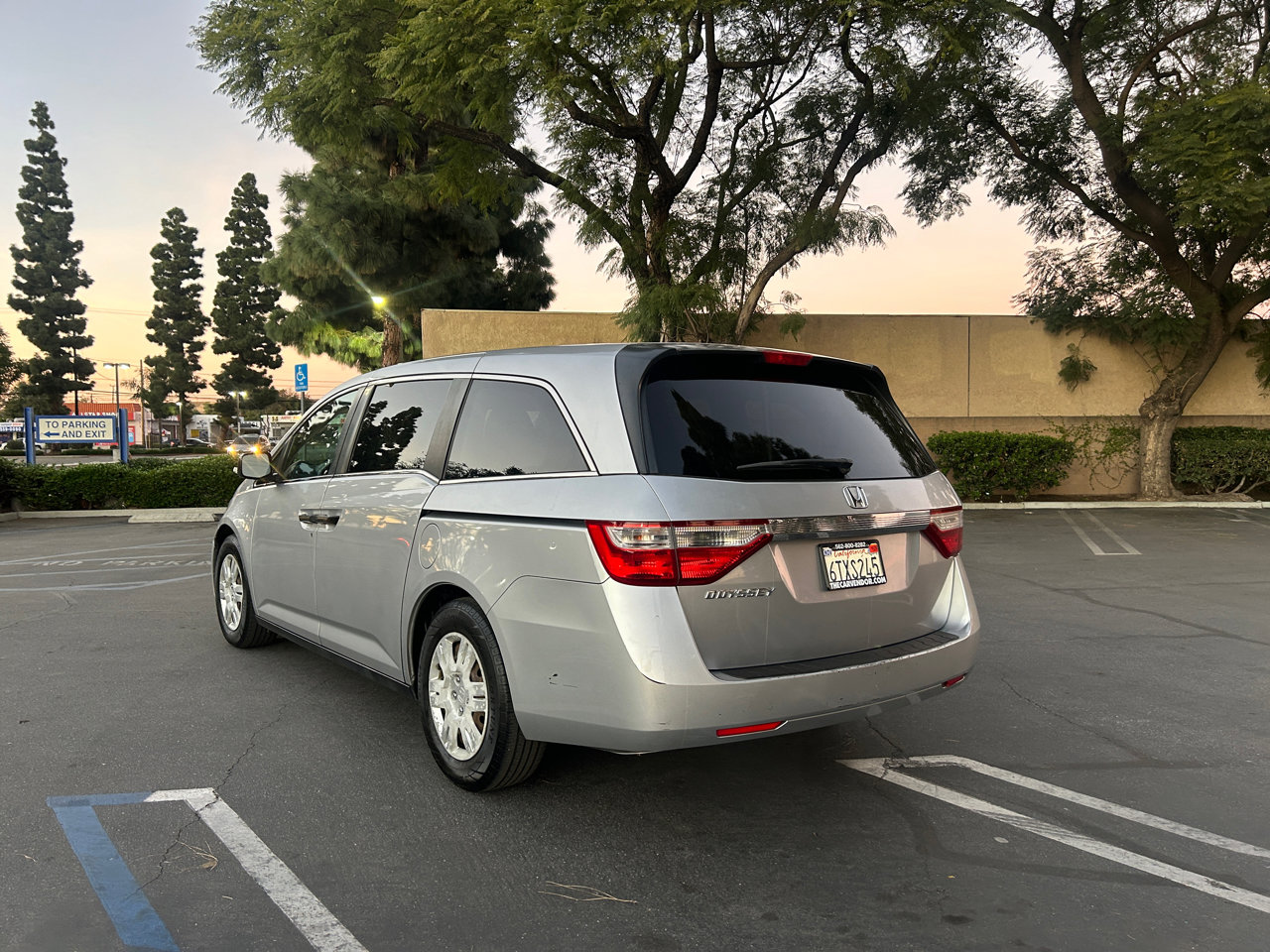 Used 2012 Honda Odyssey LX image 3