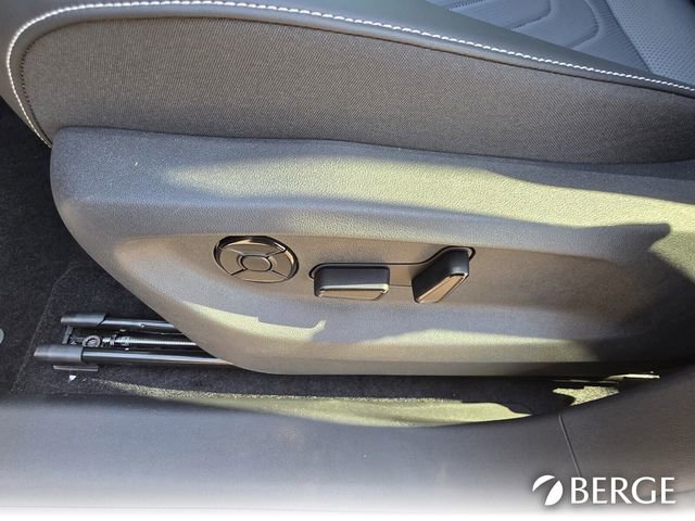 New 2025 Volkswagen Tiguan SE image 15