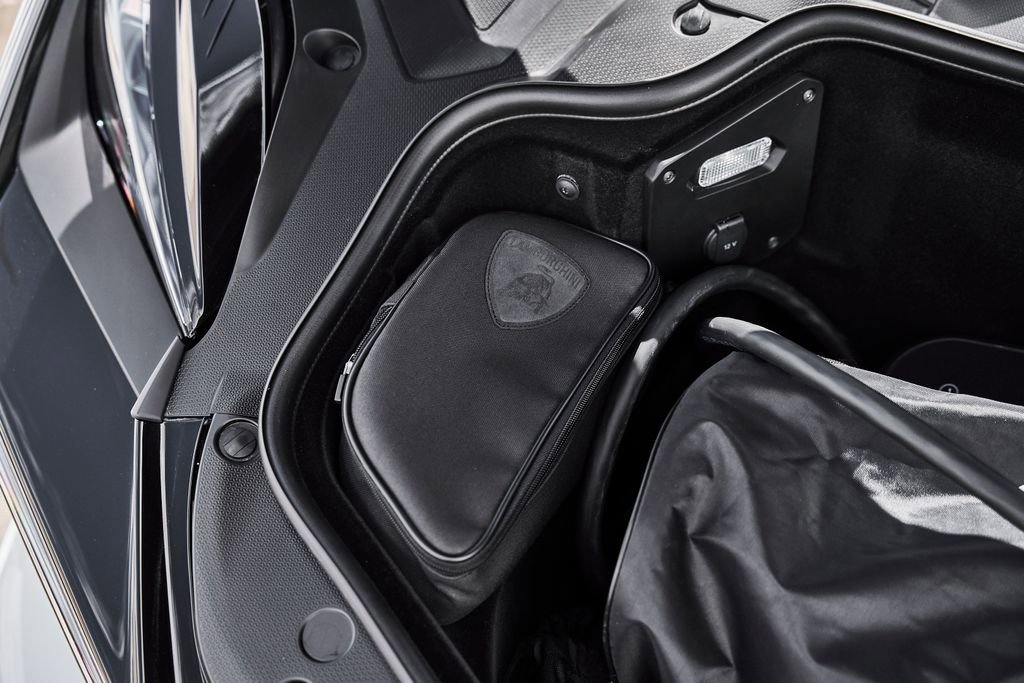 Used 2026 Lamborghini Revuelto AWD/4WD image 21