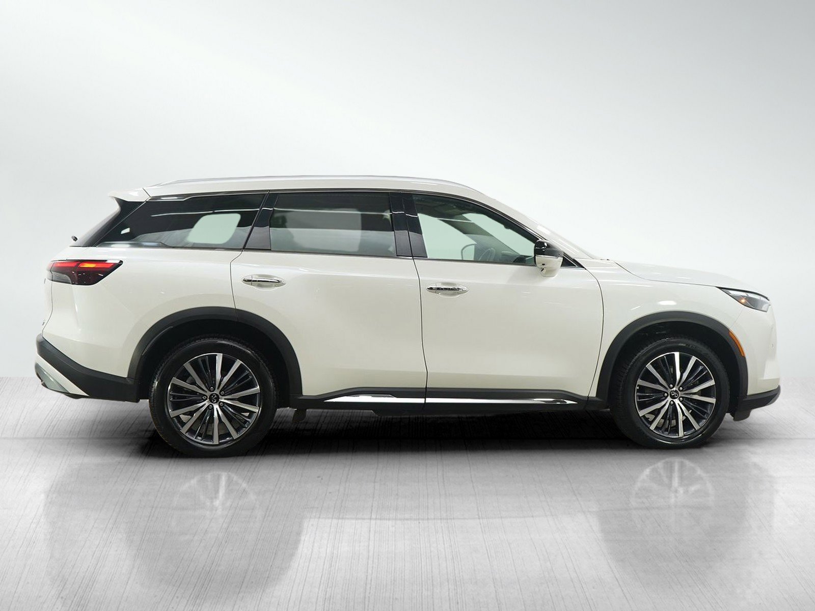 Used 2024 INFINITI QX60 Sensory image 7
