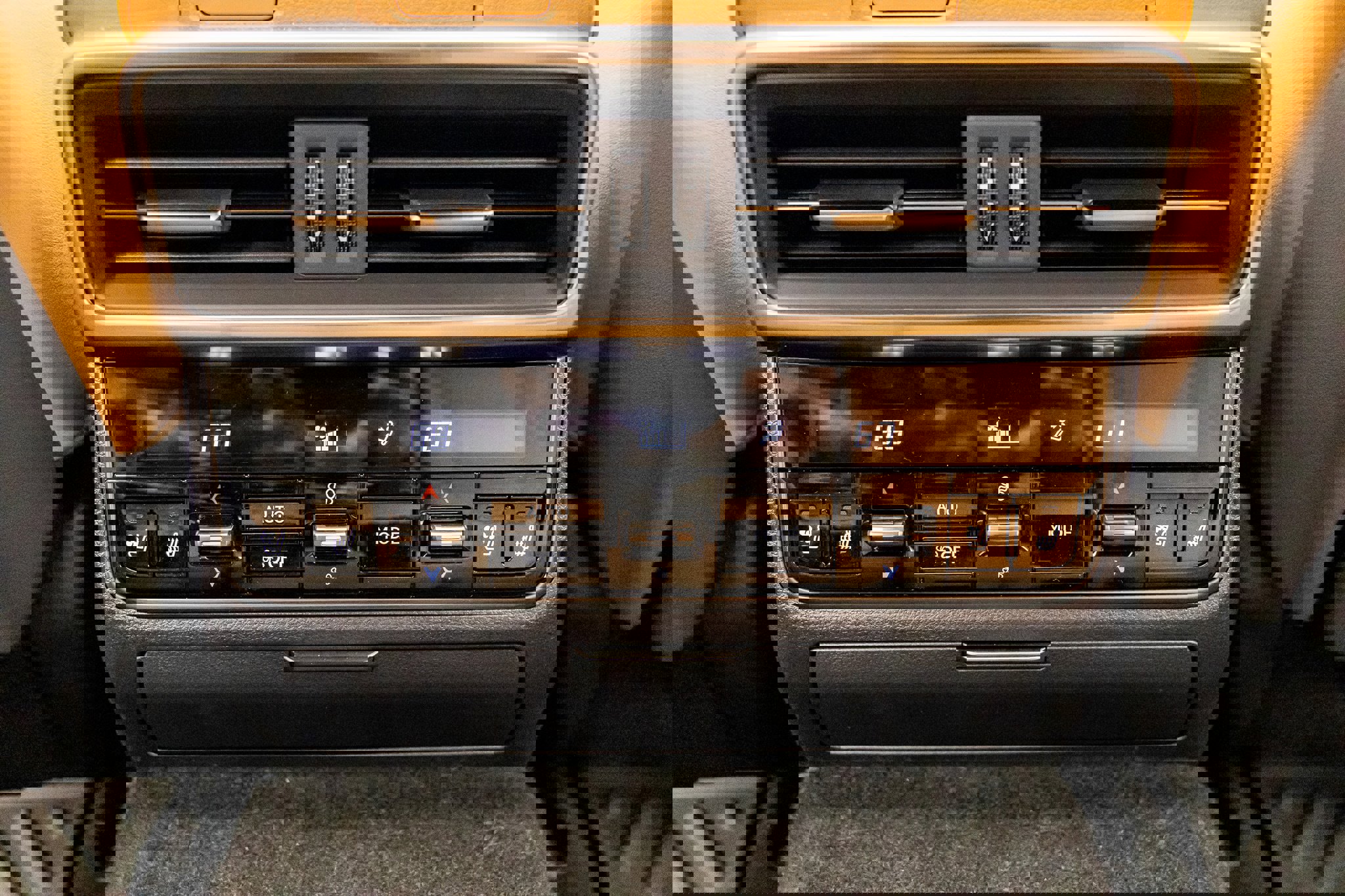 Used 2025 Lexus LX 700h Luxury image 42