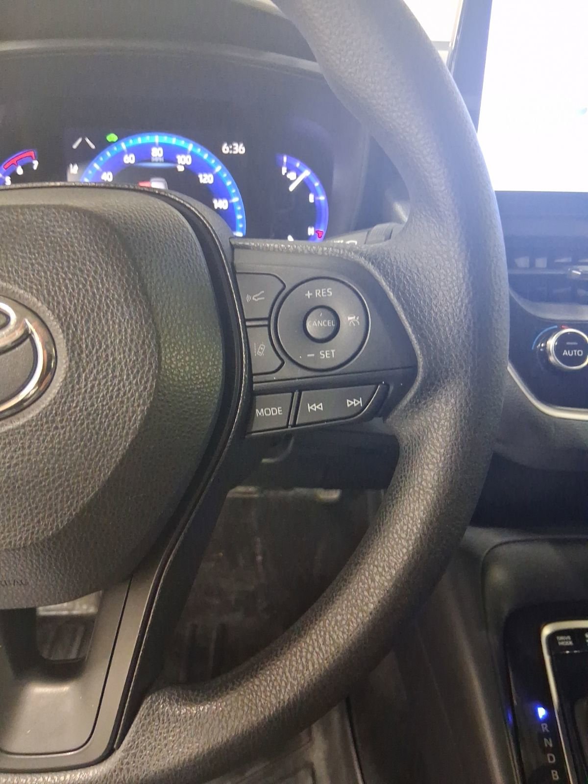 Used 2020 Toyota Corolla LE image 24