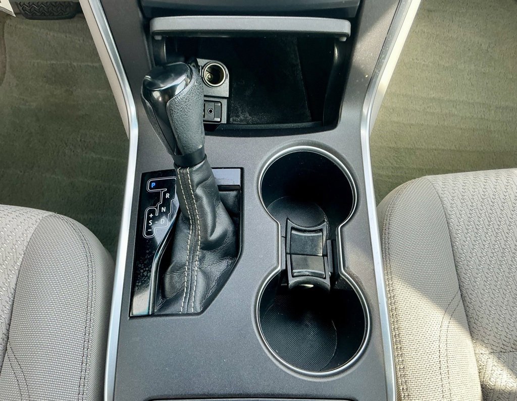 Used 2016 Toyota Camry LE image 32