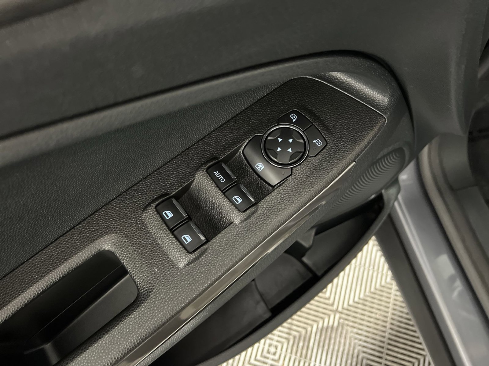 Used 2021 Ford EcoSport SE image 15