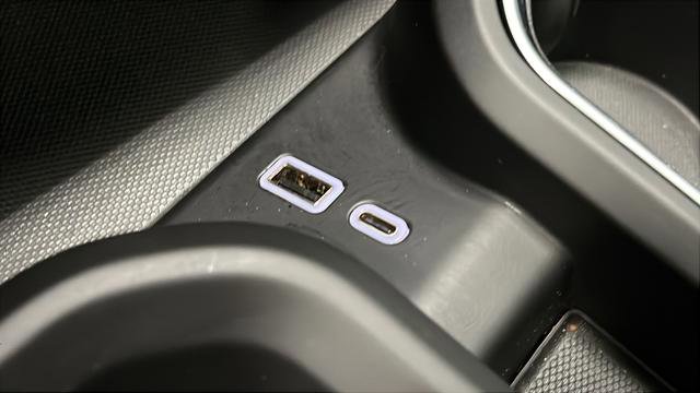 Used 2024 GMC Sierra 3500 Denali w/ Denali Reserve Package image 21