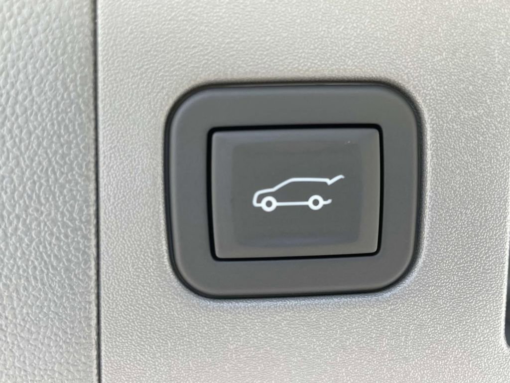 New 2025 Cadillac XT5 Premium Luxury image 11