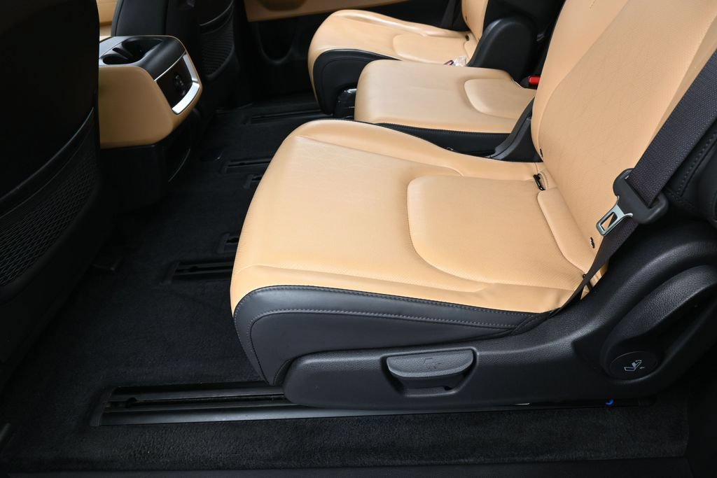 Used 2024 Kia Carnival LX FWD image 30