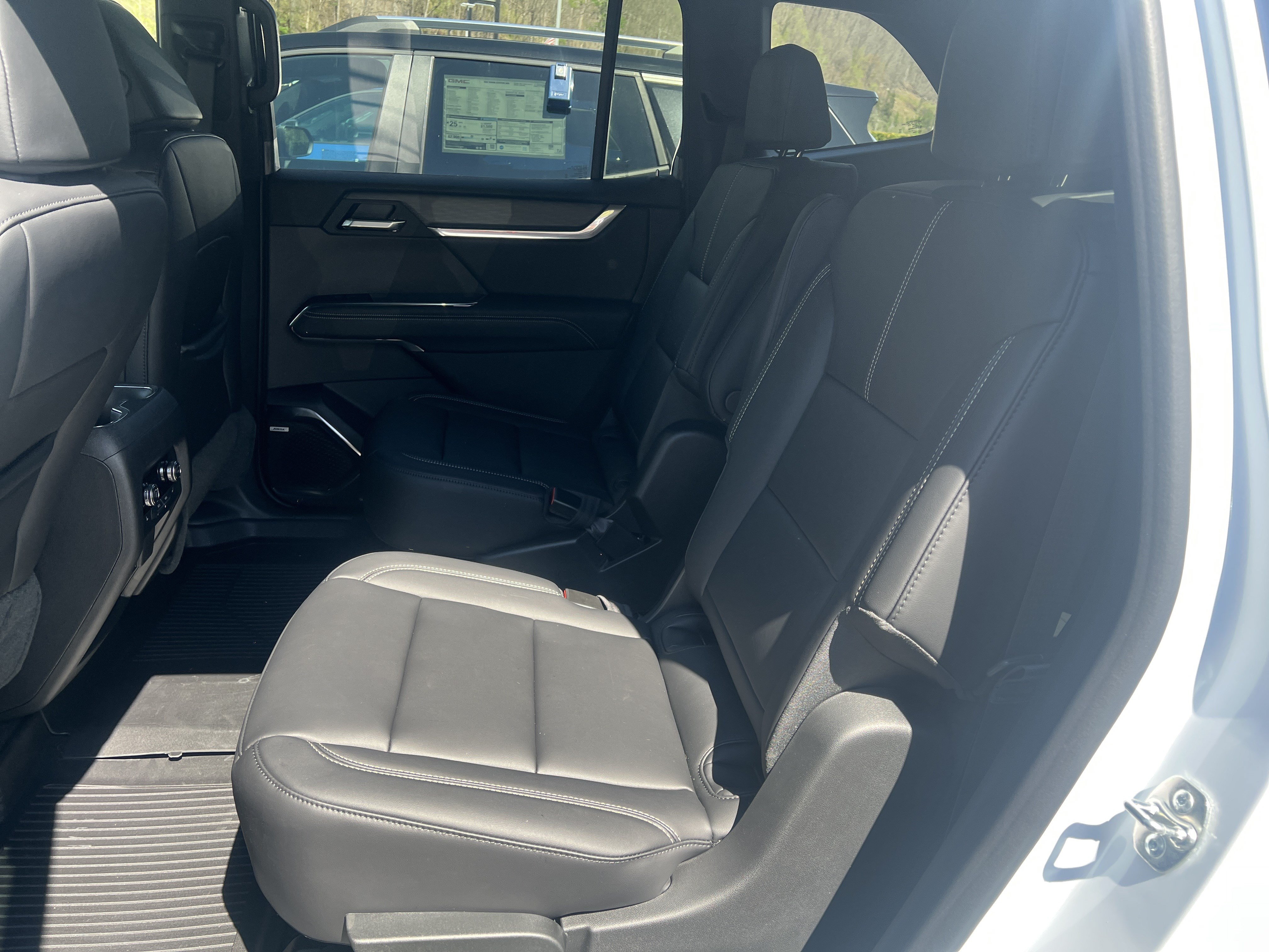 New 2026 GMC Acadia Elevation w/ Elevation Premium Package AWD/4WD image 11