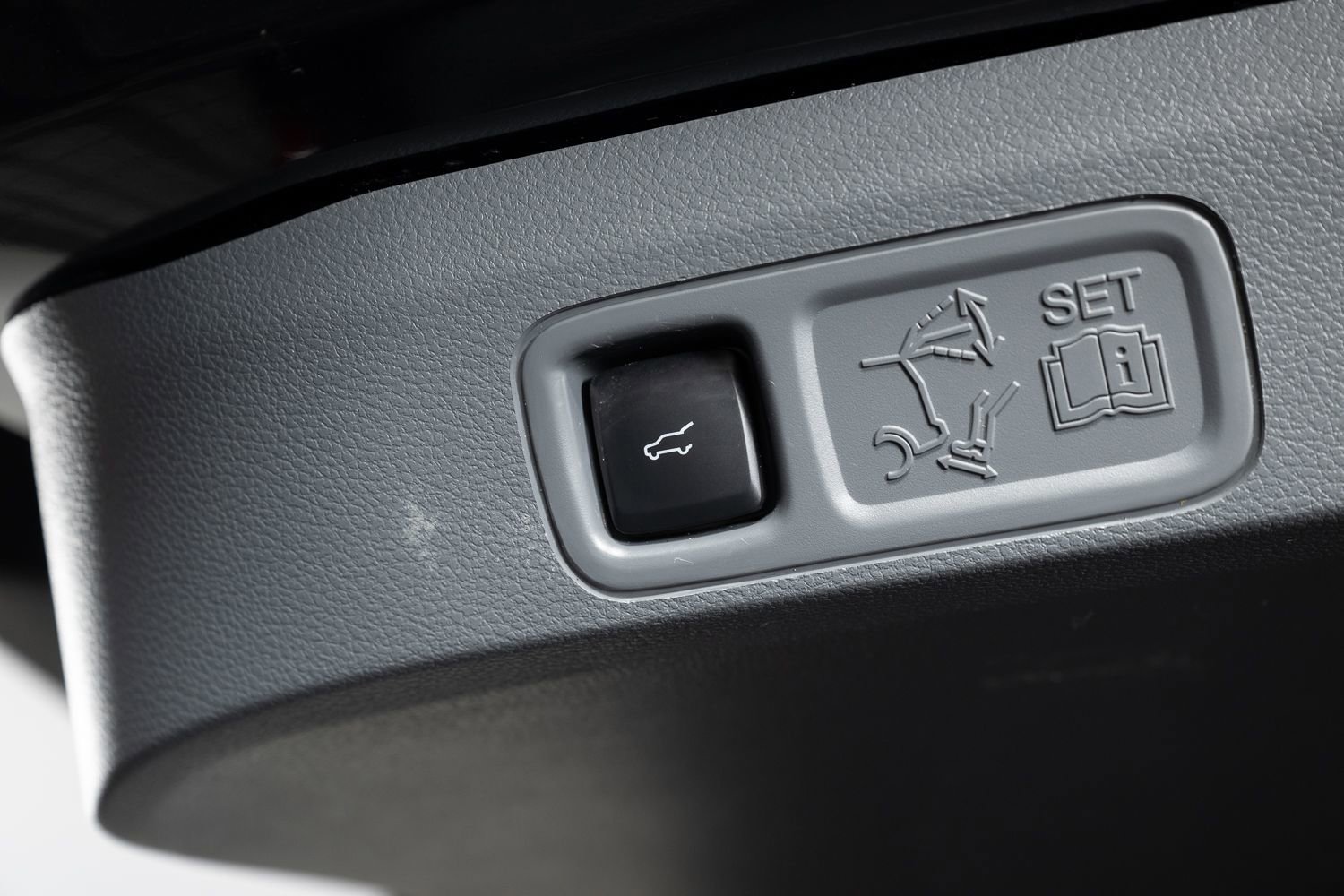 Used 2021 Lincoln Navigator Reserve w/ Cargo Convenience Package image 24