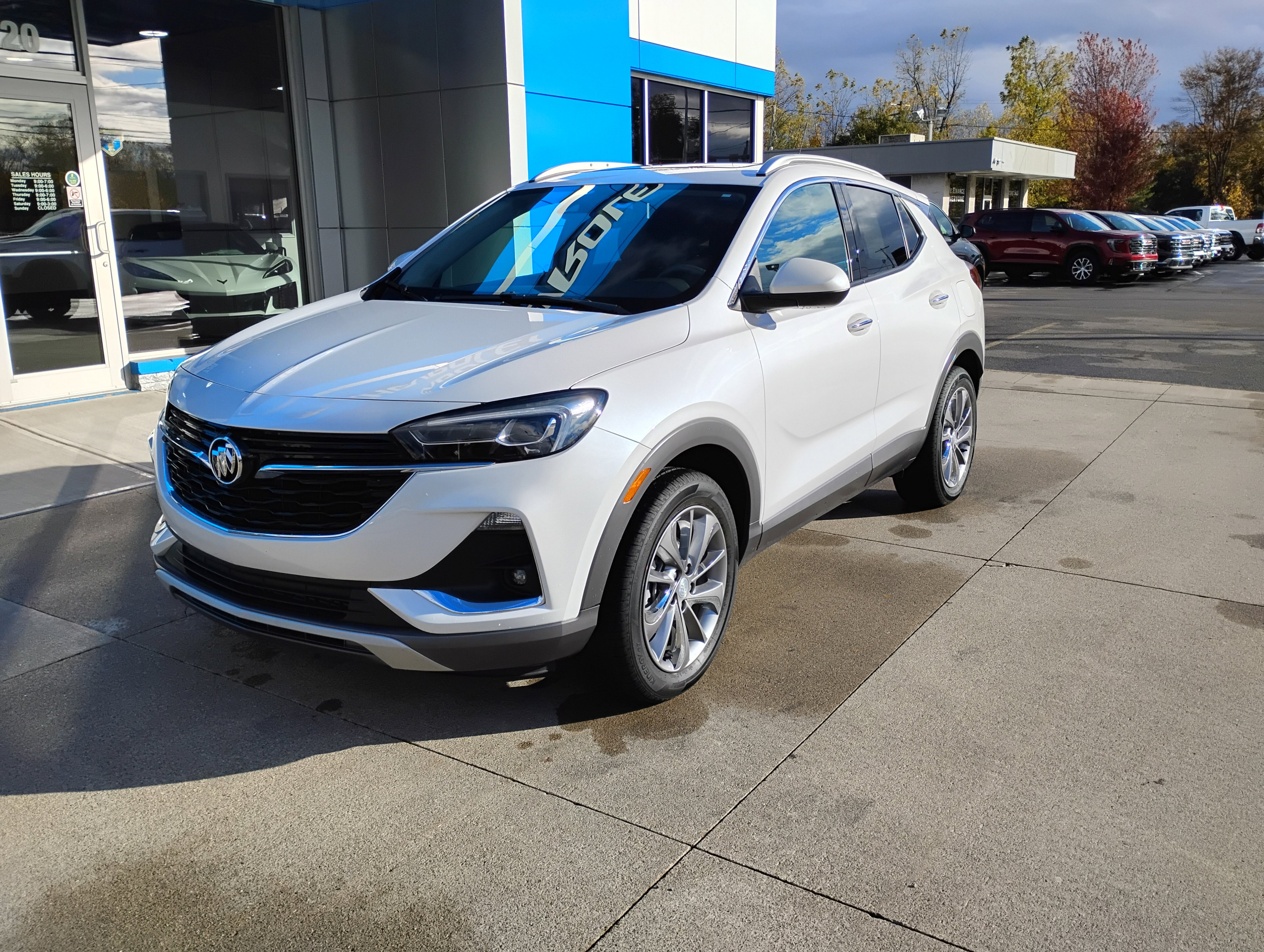 Used 2022 Buick Encore GX Essence w/ Experience Buick Package image 18