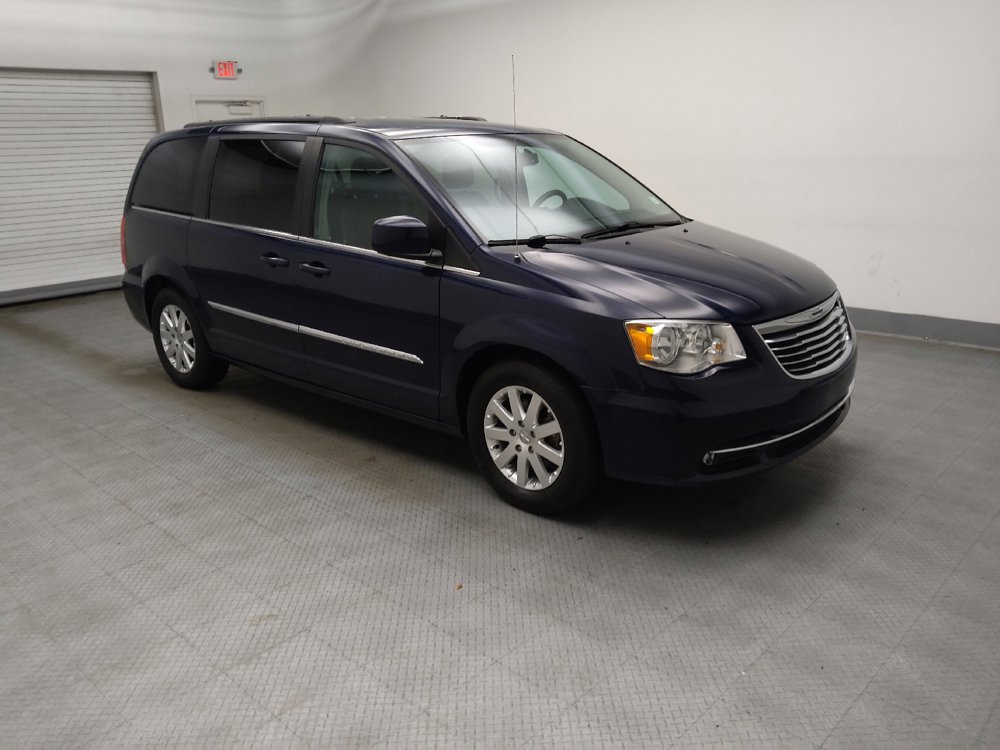 Used 2016 Chrysler Town & Country Touring FWD image 11