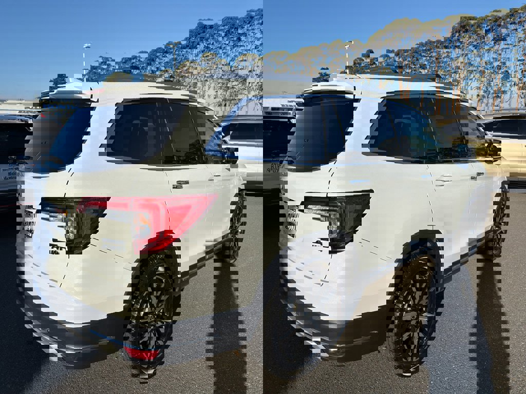 Used 2020 Honda Pilot Touring image 3