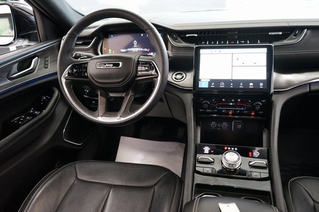 Used 2023 Jeep Grand Cherokee Overland image 11