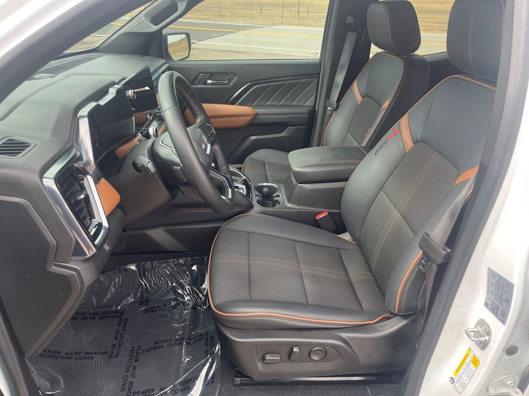 Used 2024 GMC Canyon AT4 w/ Technology Package image 12