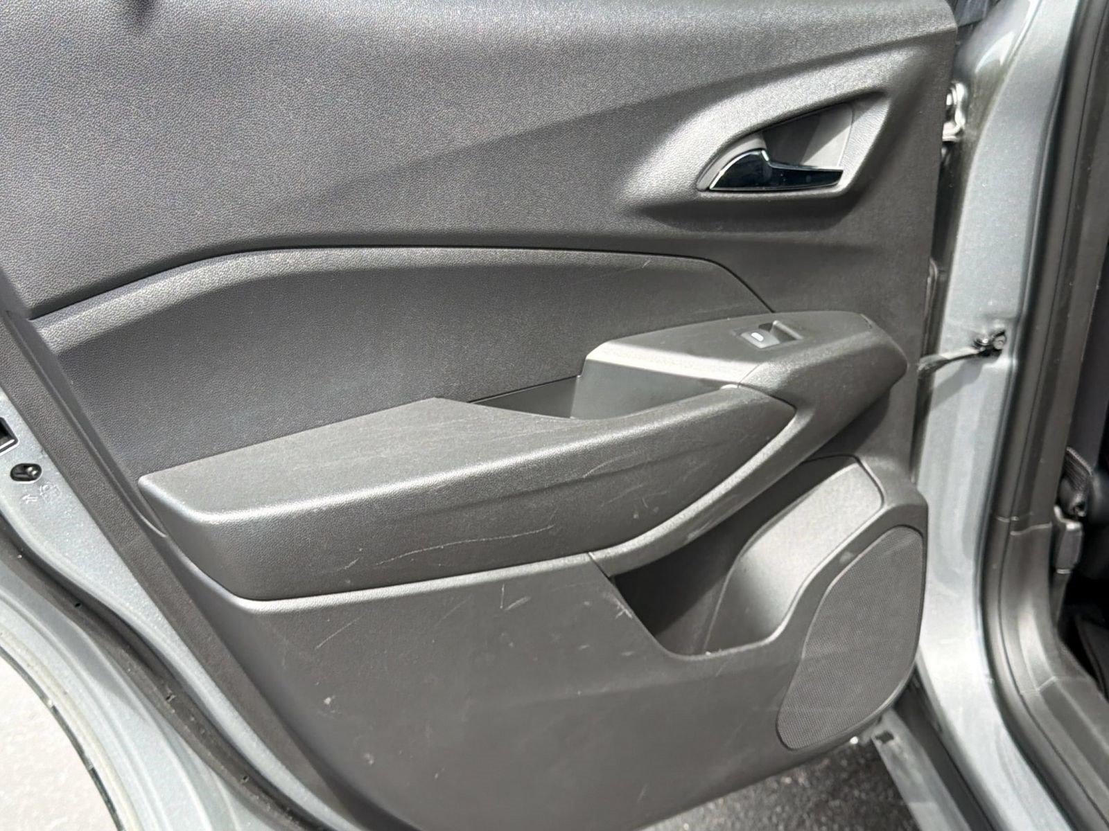 Used 2025 Chevrolet Trax LT FWD image 31