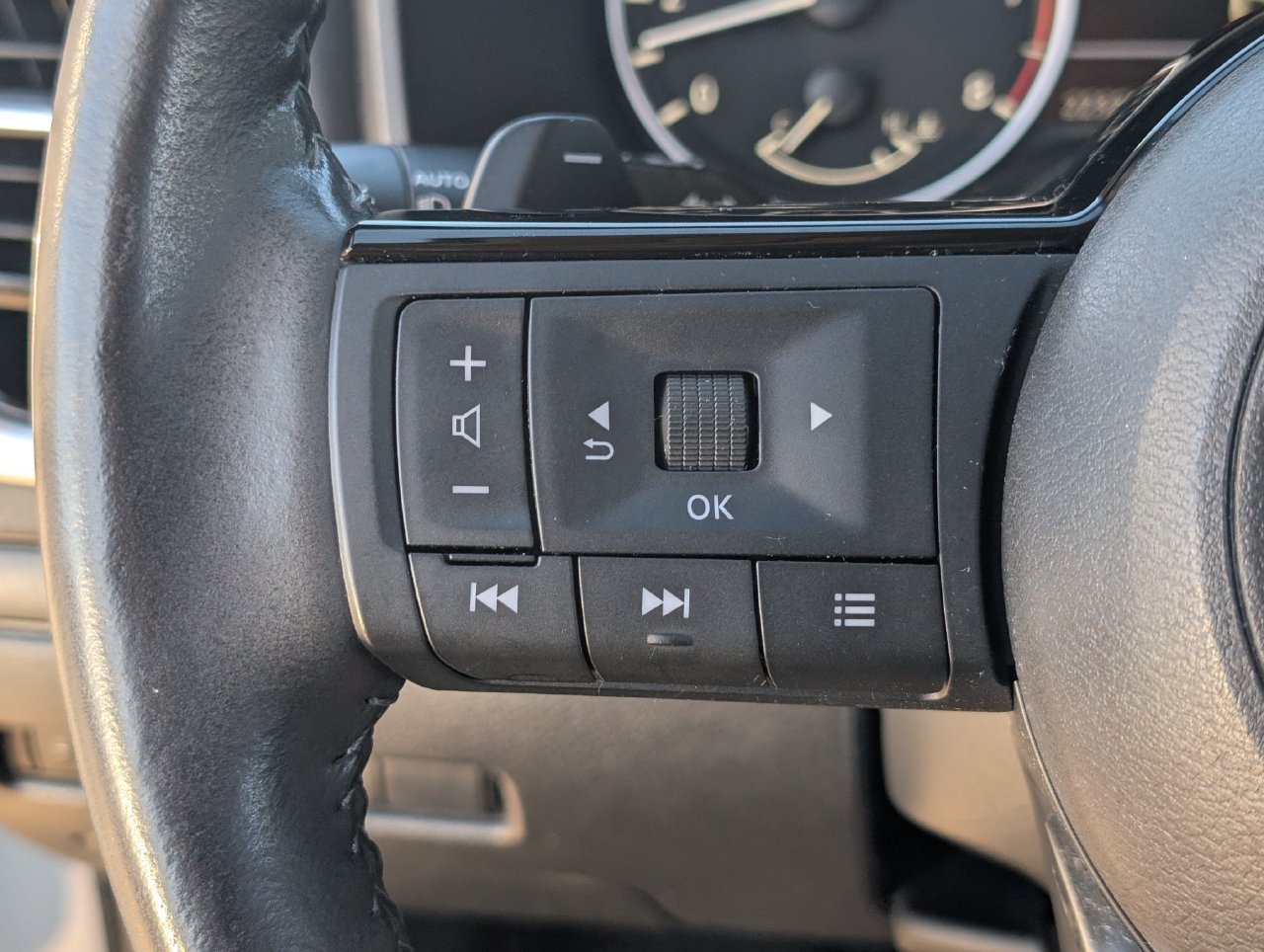 Certified 2023 Nissan Rogue SL FWD image 25