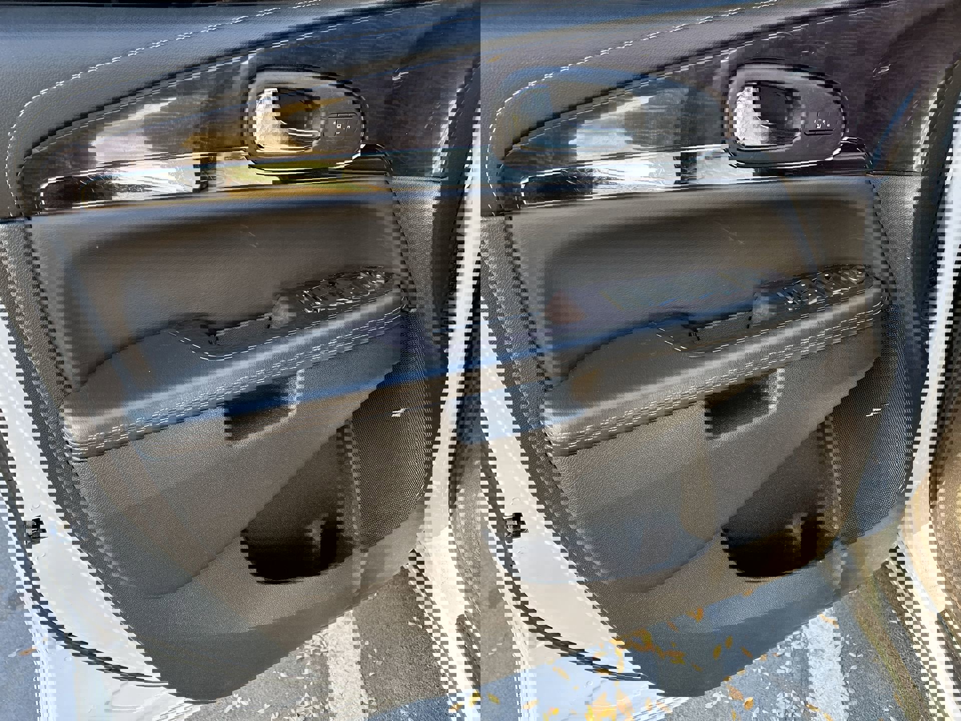 Used 2017 Buick Enclave Leather image 12